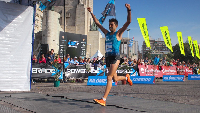 Lucas Bagaloni Maraton de Rosario 2015 Locos Por Correr 02