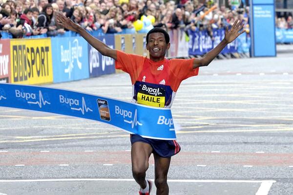 Haile Gebrselassie, máximo ganador de la Great Manchester Run  - Locos por correr
