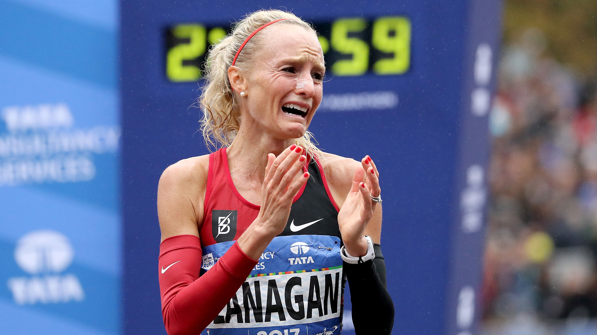 NEW YORK, NY - NOVEMBER 05: Shalane Flanagan of the United States celebrates winning the Professional Women's Division during the 2017 TCS New York City Marathon in Central Park on November 5, 2017 in New York City. (Photo by Elsa/Getty Images)
