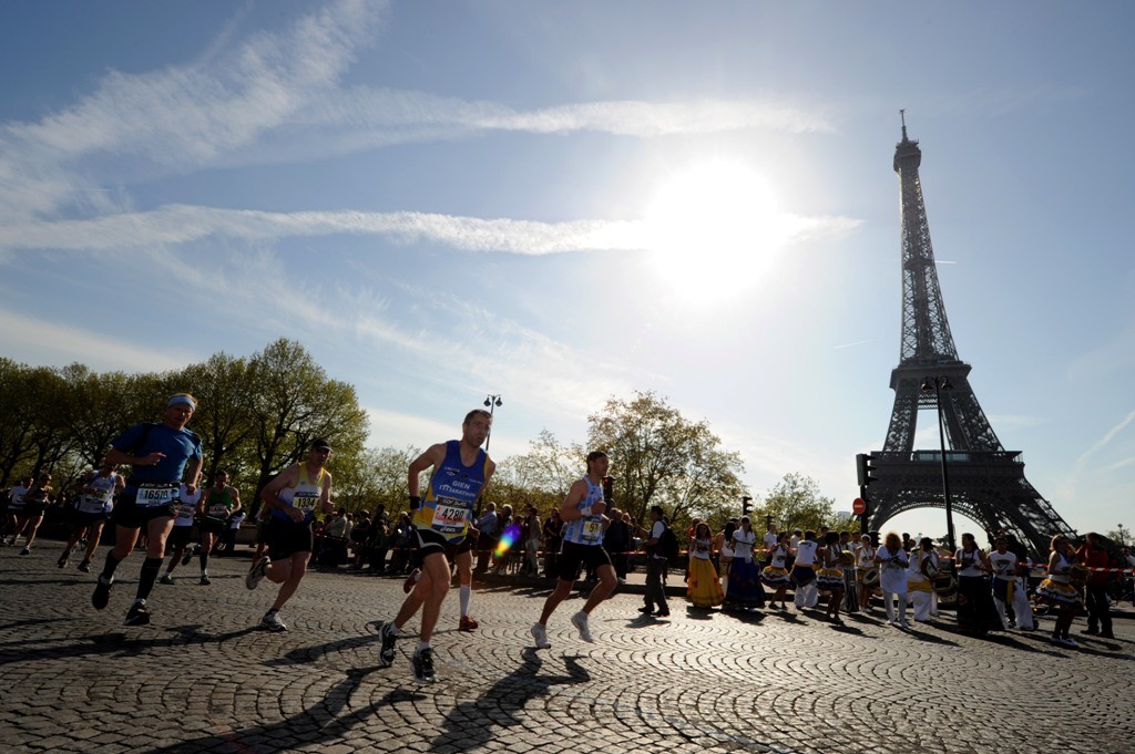 Maratón de París Torre Eiffel - Locos por correr