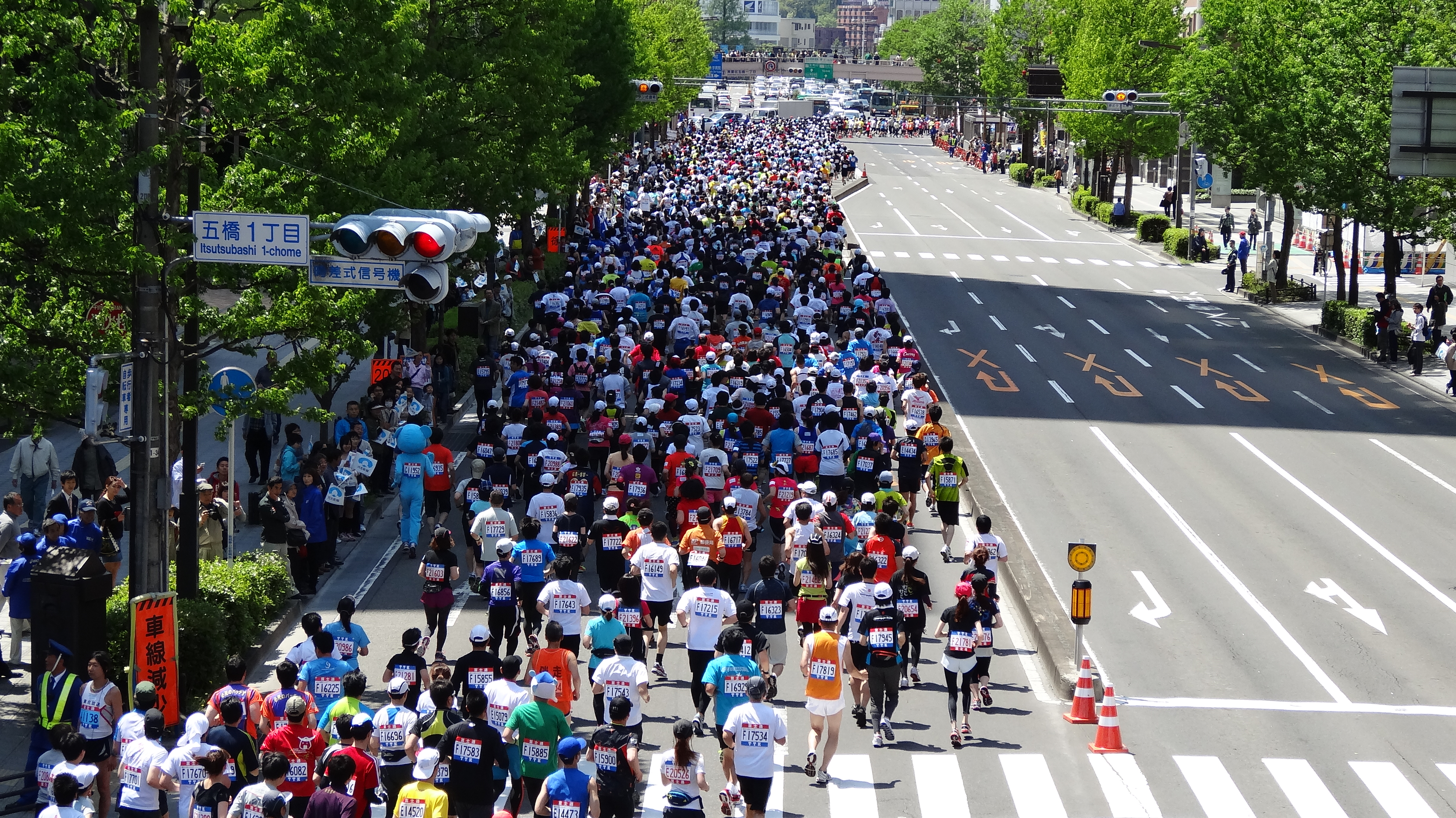 Corredores - maratón - aquí y en la China - Locos por correr